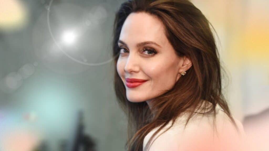 Angelina Jolie wiki,bio